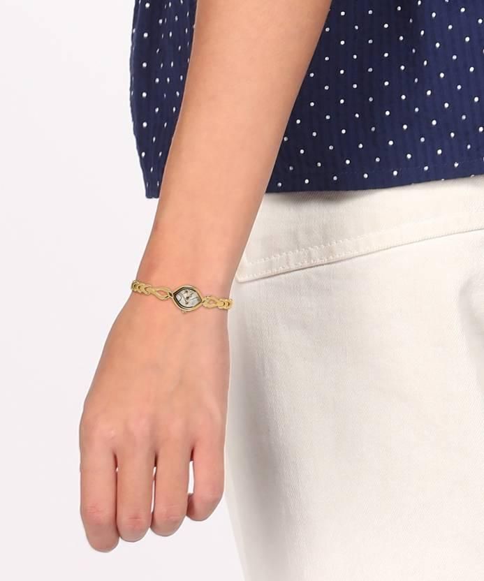 Titan Analog Silver Dial Women’s Watch – Contemporary Elegance